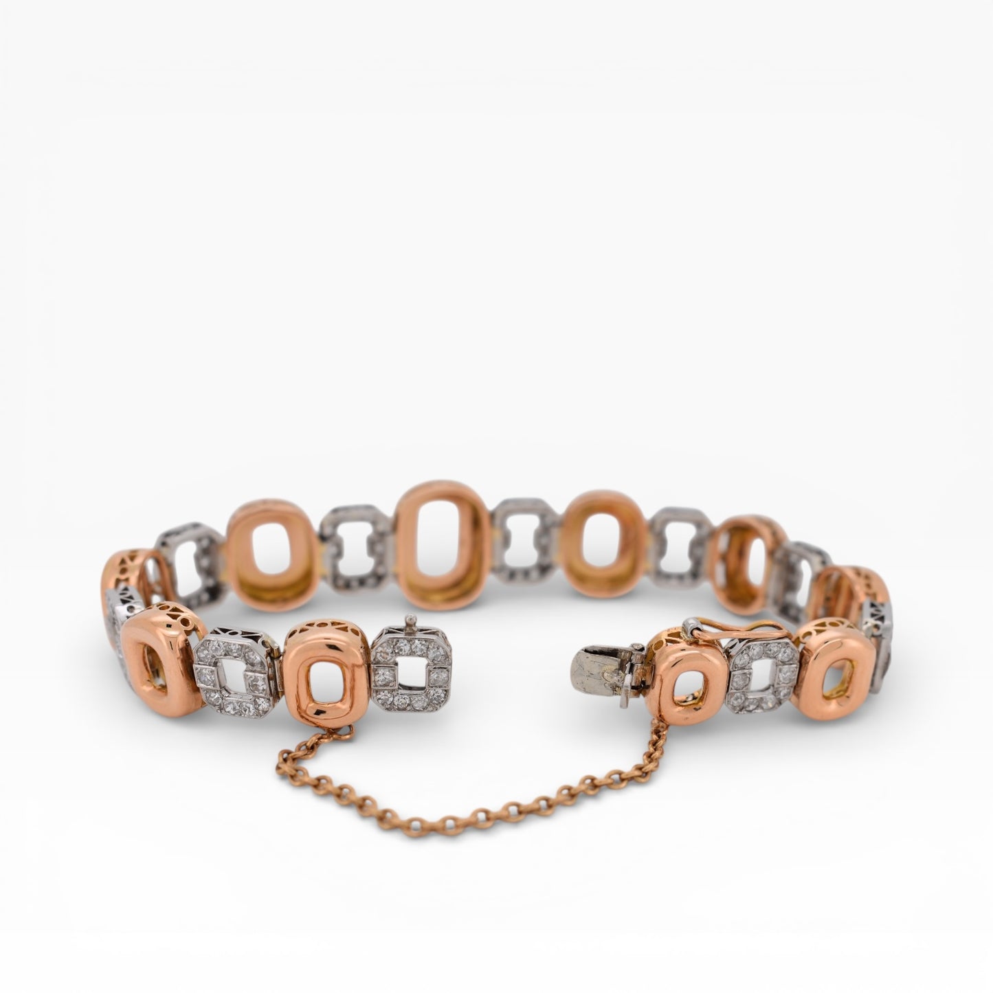 1940s diamond bracelet in 18k gold vintage jewelry
