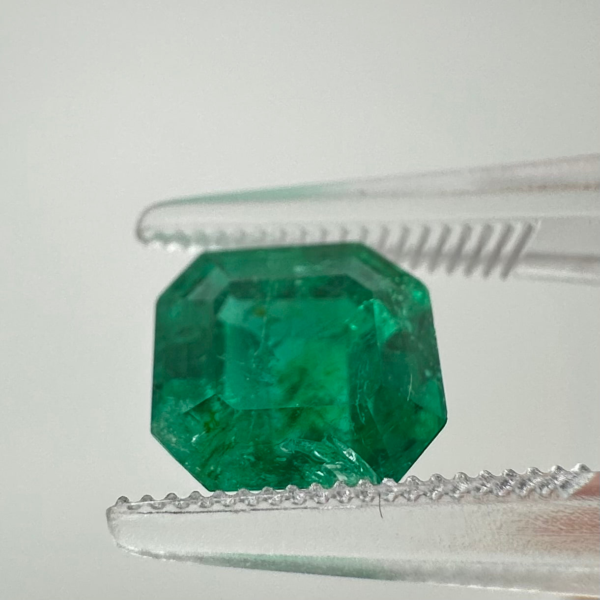 Natural Colombia Emerald 2.24ct |VIVID GREEN Minor Oil Certified