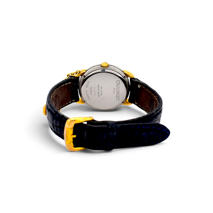 Vue arrière de la montre vintage Chaumet Elysée par Antique Jewelry Finds avec bracelet en cuir noir et boucle dorée