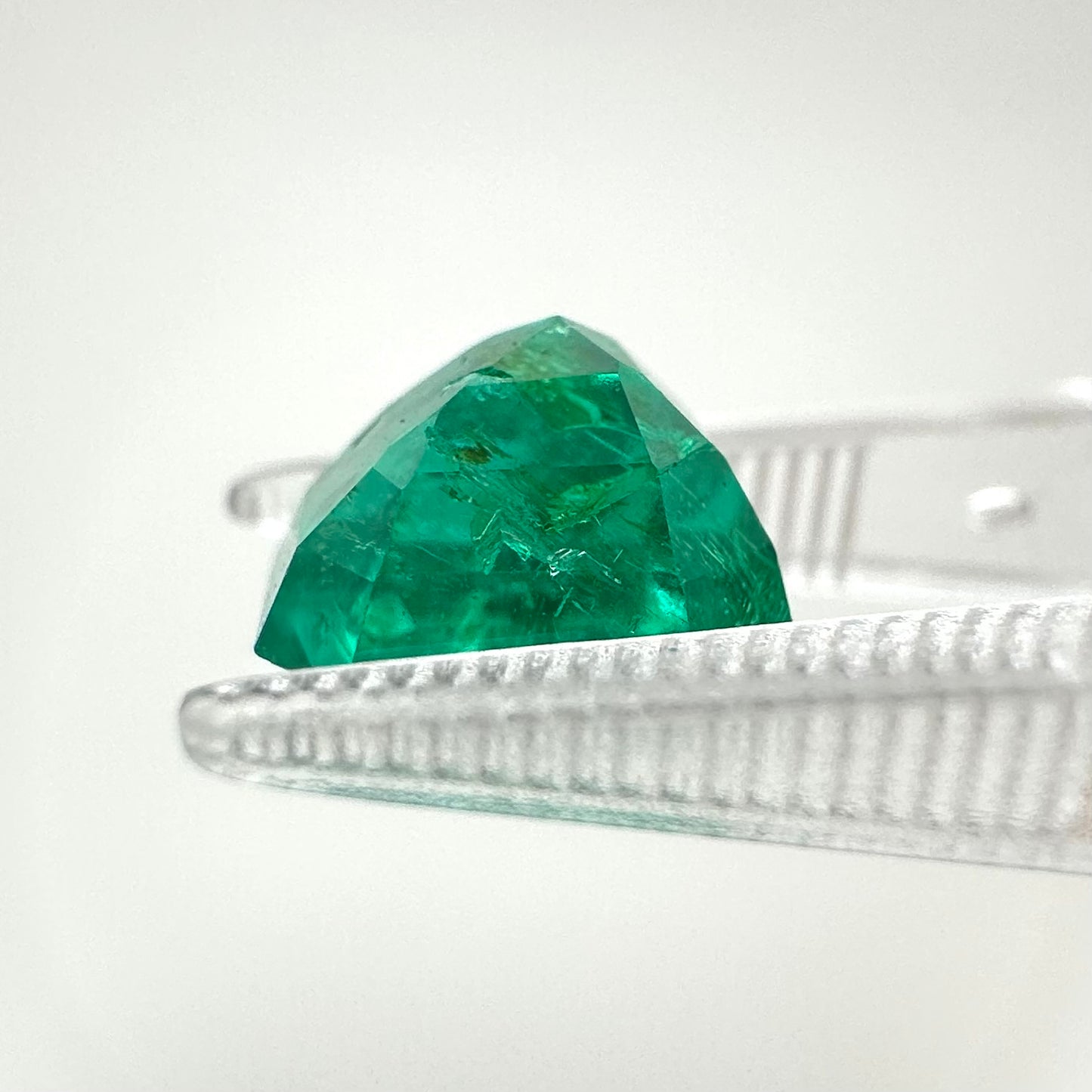 Natural Colombia Emerald 2.24ct |VIVID GREEN Minor Oil Certified