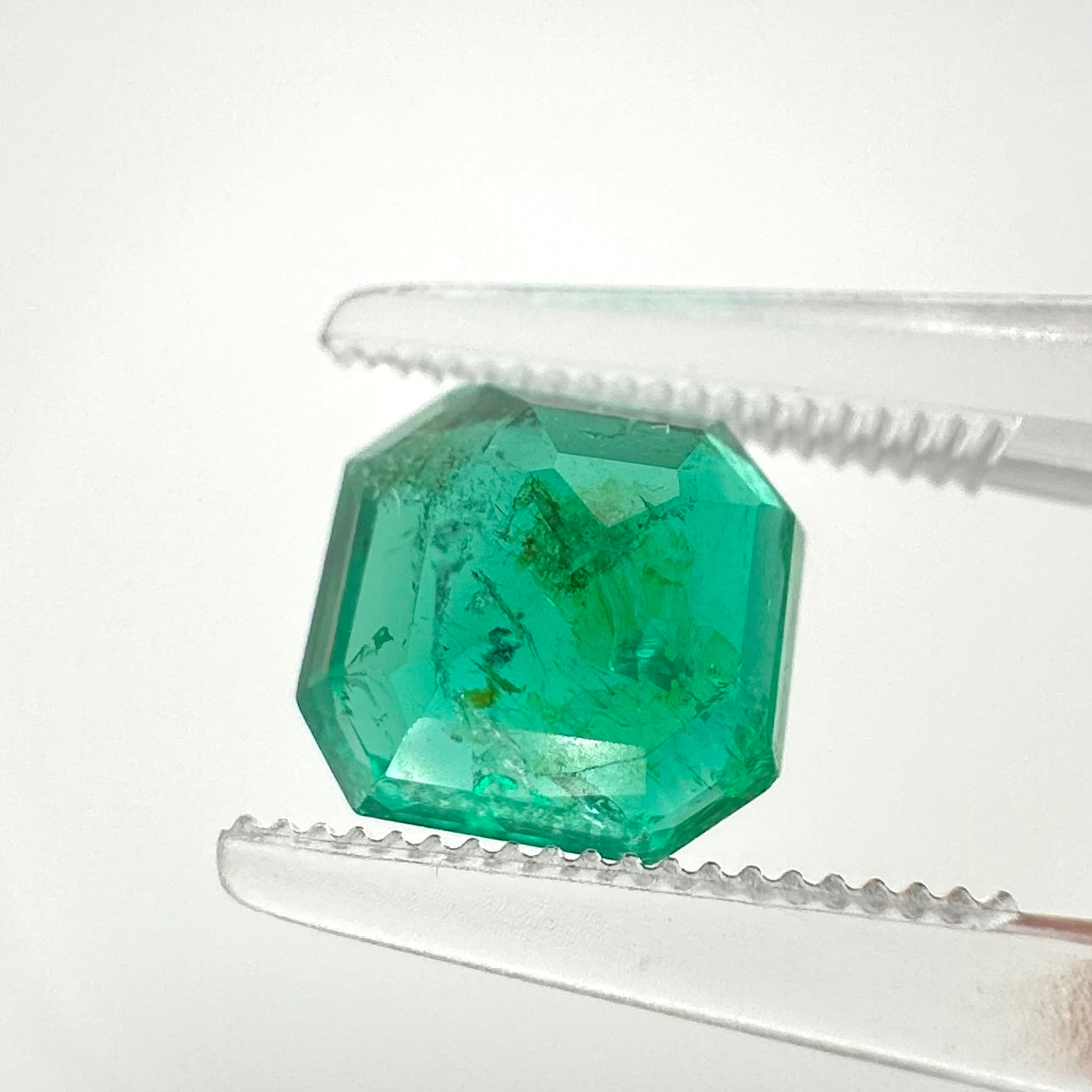Natural Colombia Emerald 2.24ct |VIVID GREEN Minor Oil Certified