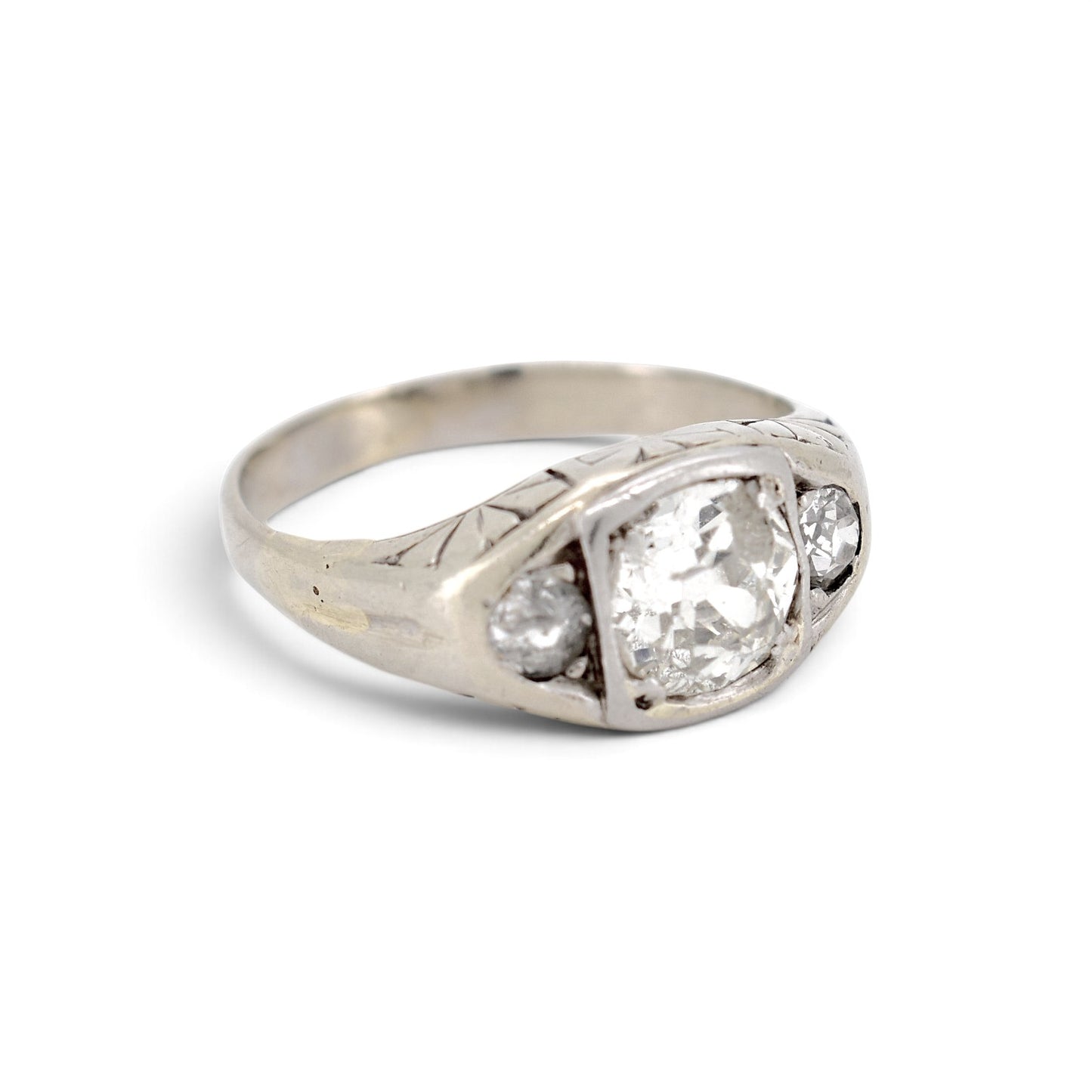 Antique Art Deco 18k gold trilogy ring diamond detail engraved shank side view circa 1920 — Antique Jewelry Finds