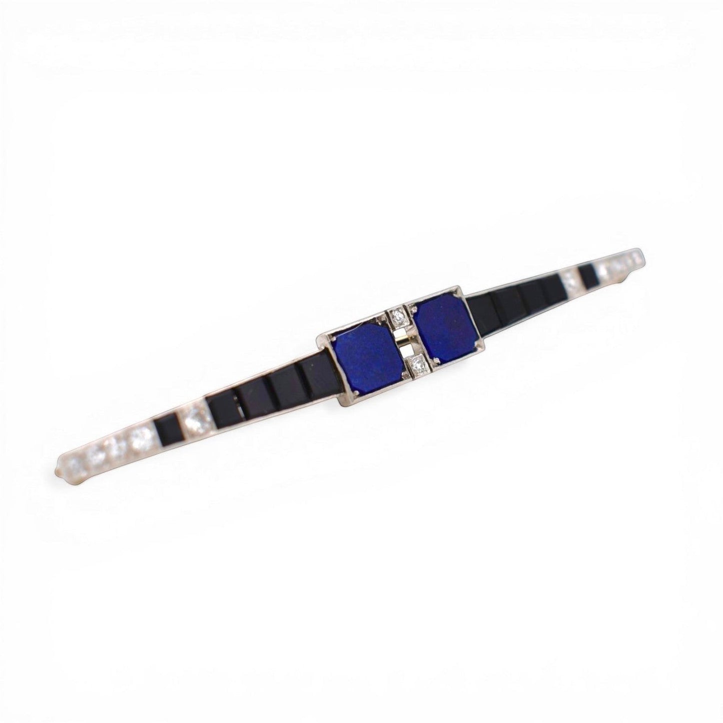 Side profile of the 73mm platinum brooch showing its slim and elegant silhouette