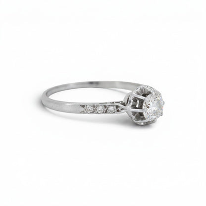 Antique Art Deco platinum solitaire ring diamond shoulder detail side view circa 1920 — Antique Jewelry Finds