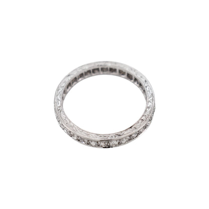 Top-down view showing the unbroken loop of diamonds on a 3.6g platinum antique band