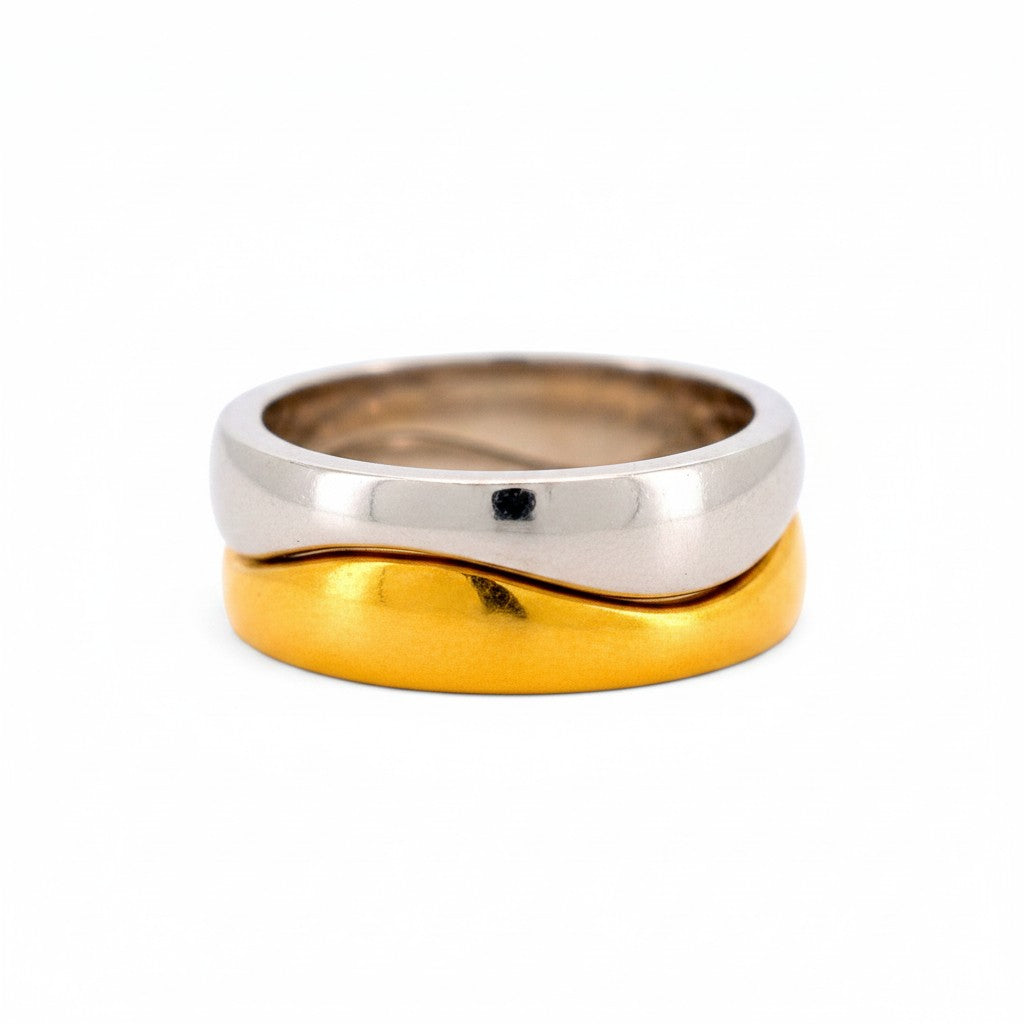 Bague Cartier Nouvelle Vague Antique Jewelry Finds en or blanc et jaune 18k avec deux anneaux imbriqués