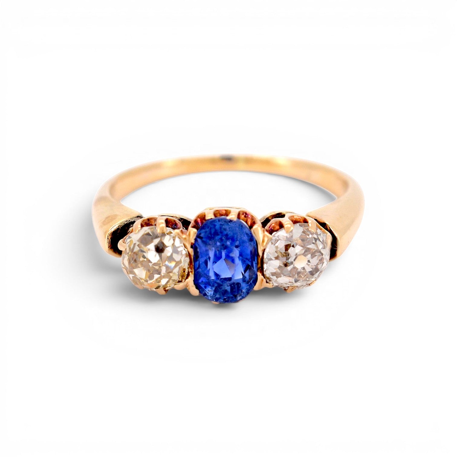 Antique Victorian 14k gold trilogy ring natural oval sapphire 0.30ct old-cut diamonds front view circa 1890 — Antique Jewelry Finds