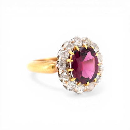 Side profile of Belle Epoque ring showing the antique openwork basket and 18k gold band