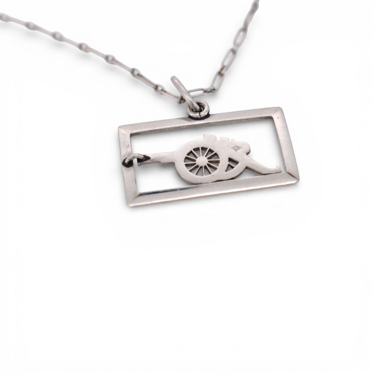 Reverse side photograph of the 1.7g platinum charm showcasing the smooth geometric finish from the 1920s.
