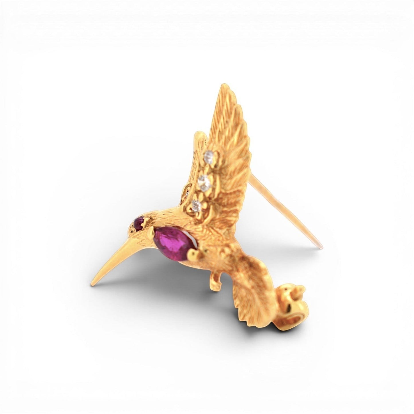 Close-up view of the masterfully textured gold plumage and fine brilliant-cut diamonds on the wings.