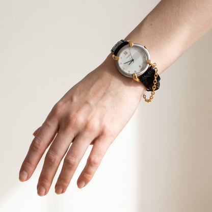 Montre vintage Chaumet Elysée Antique Jewelry Finds en or 18k et acier avec cadran diamanté et bracelet en cuir noir