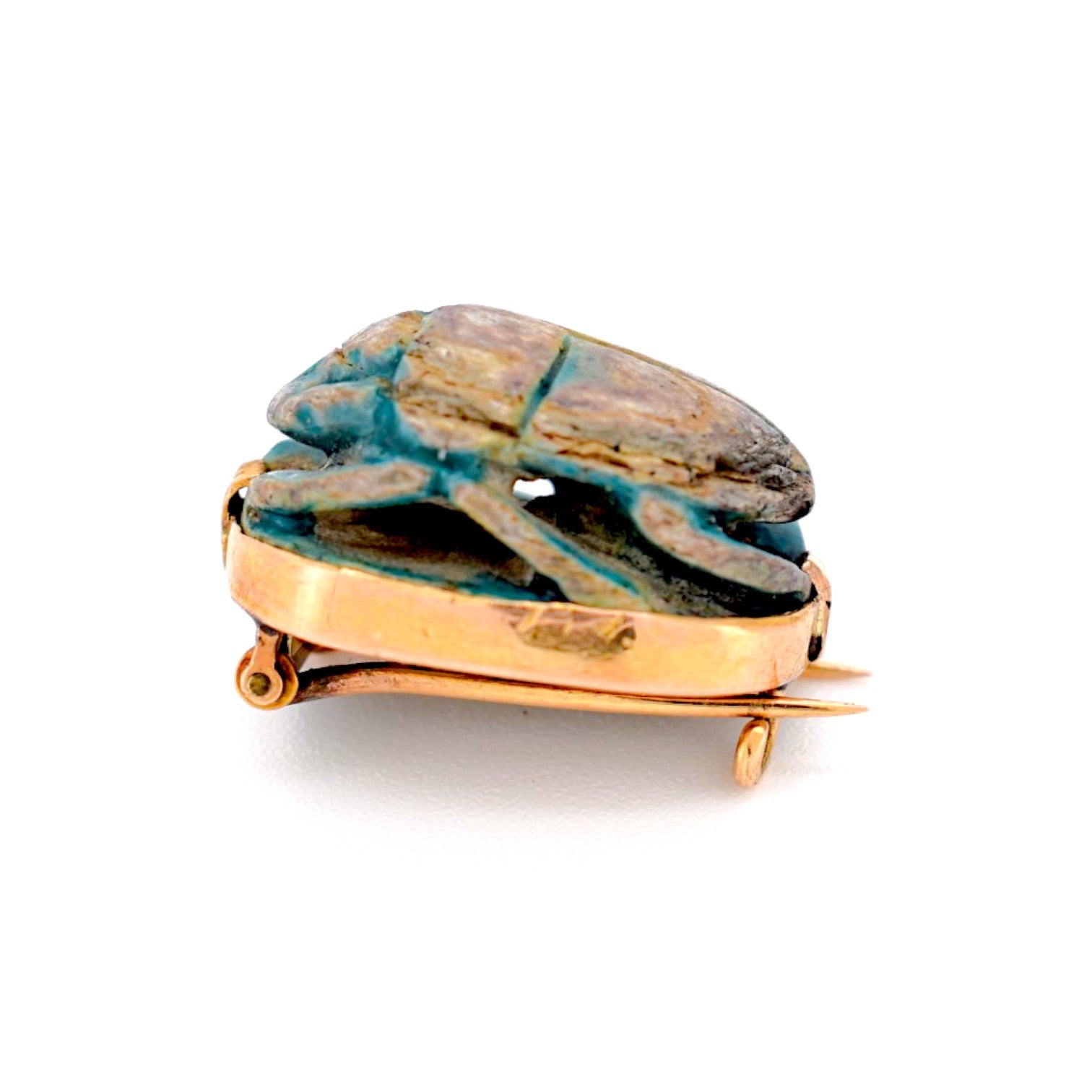 Side profile showing the thickness of the scarab and the gold mounting technique