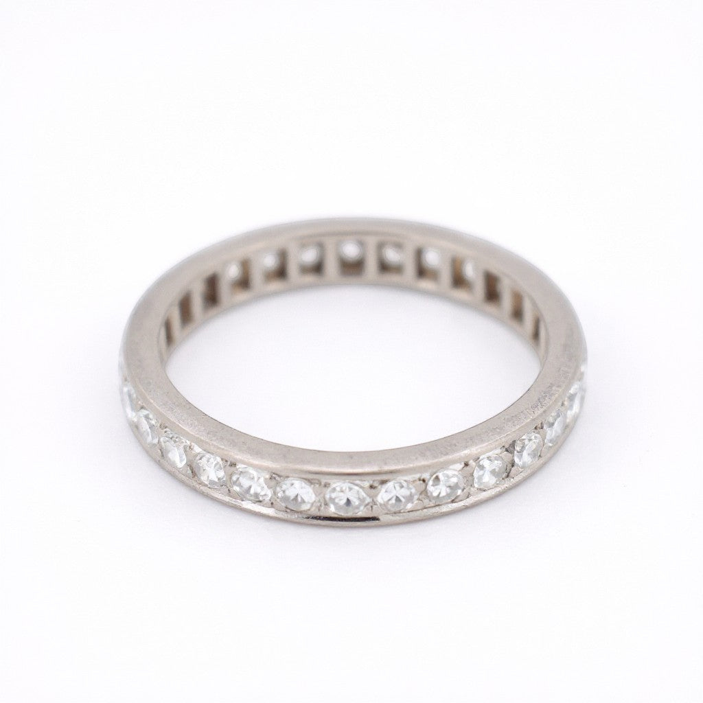 Detailed macro view of transitional cut diamonds set in an antique Art Deco eternity ring, total weight 2ct, estimated VVS clarity and E color.