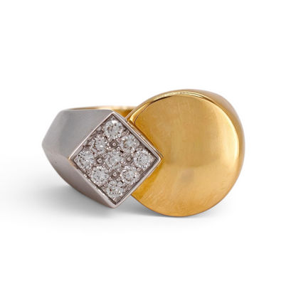 Bague chevalière vintage Antique Jewelry Finds Fred Paris en or jaune et blanc 18k avec pavé de diamants