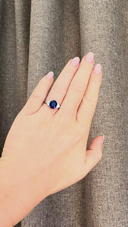 Vintage 18k Gold Trilogy Ring — 3.55ct Unheated Vivid Blue Madagascar Sapphire & Trillion-Cut Diamonds | Bellerophon Certified