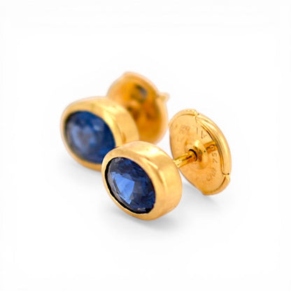 Side view of the oval sapphire stud earring showing the prong setting and post