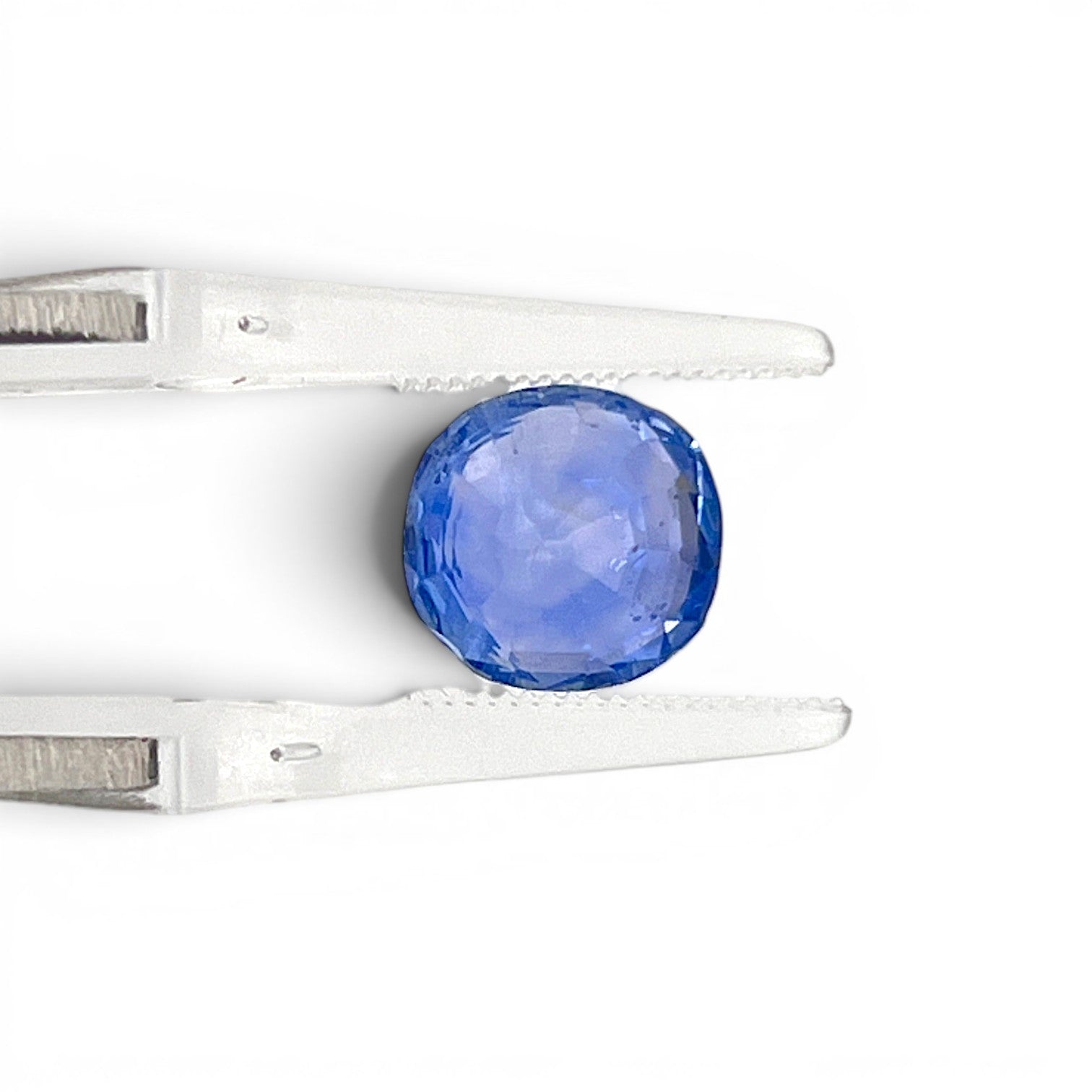 Reverse back view of the natural round cushion-shaped blue sapphire from Ceylon demonstrating its exceptional clarity, clean facets, and lack of heat treatment.