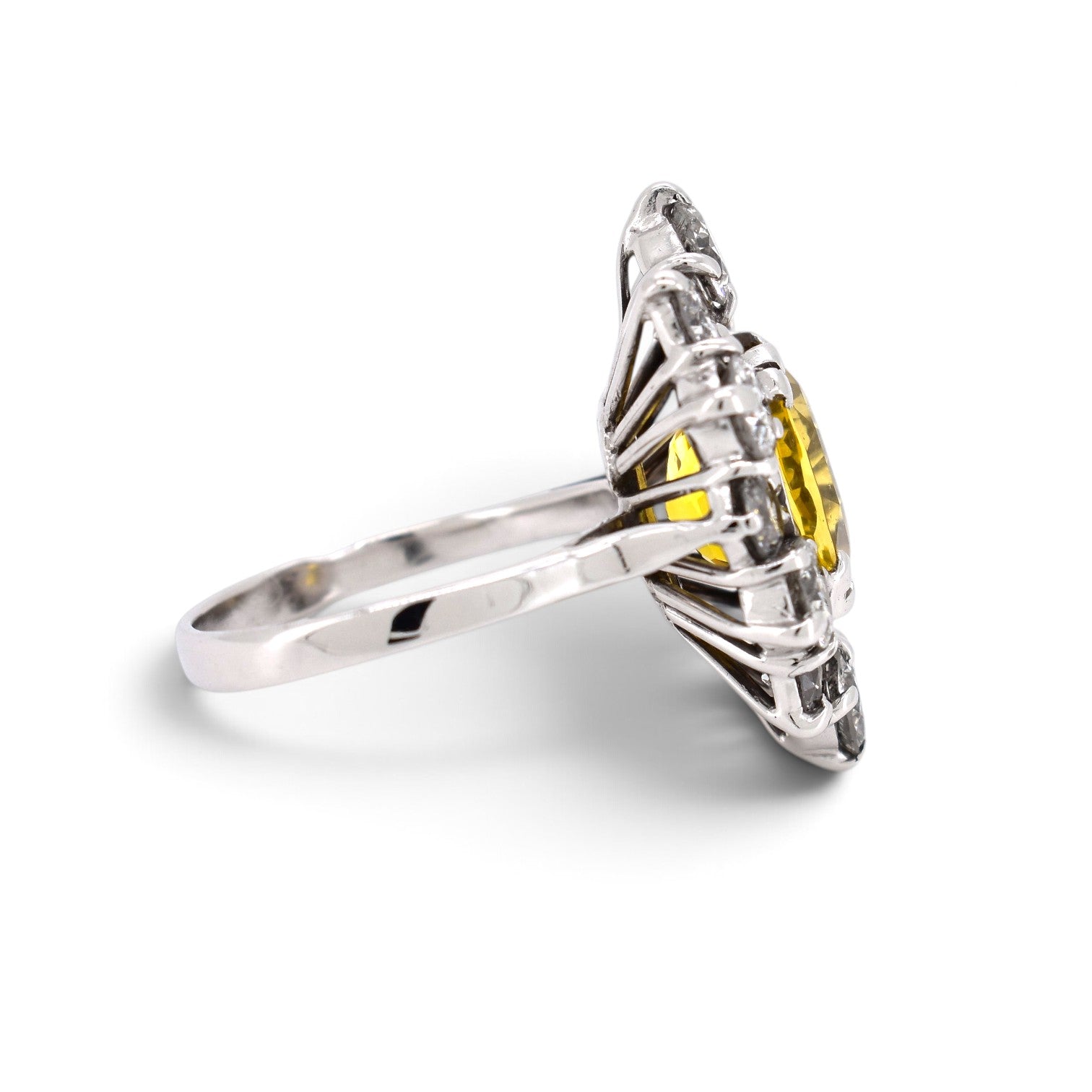 Vintage 18k gold pompadour ring top view unheated yellow Ceylon sapphire 5.49ct 26x17mm — Antique Jewelry Finds