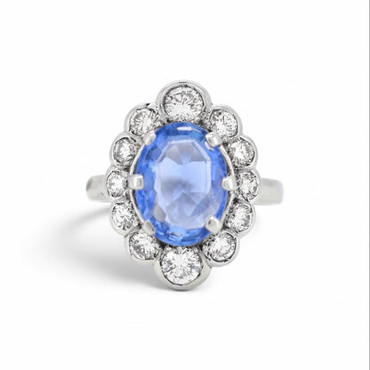 Vintage 18k gold pompadour ring 3.55ct unheated Madagascar sapphire diamond halo front view circa 1980 — Antique Jewelry Finds