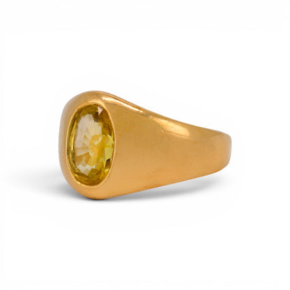 Natural yellow Ceylon sapphire oval 
approximately 2.5 carats close-up vintage signet ring — Antique Jewelry Finds