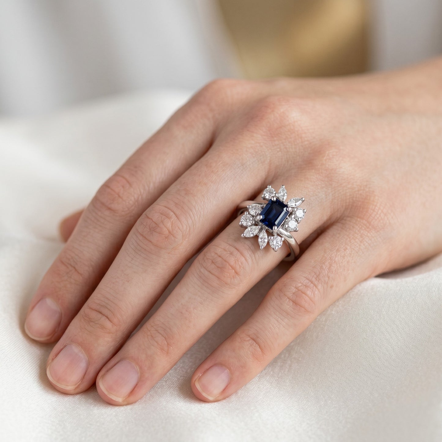 Vintage modernist 18k gold daisy ring 
natural sapphire diamond petals worn on hand size 7 US — Antique Jewelry Finds