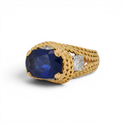 Side view of the vintage braided gold ring with unheated ceylon sapphire and old cut diamonds