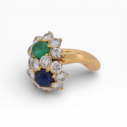 Detailed view of 1 carat blue sapphire cabochon surrounded by VVS diamonds